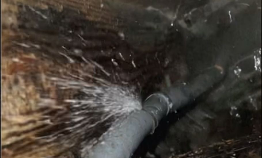 poly b pipe leaking plumber needs replacement